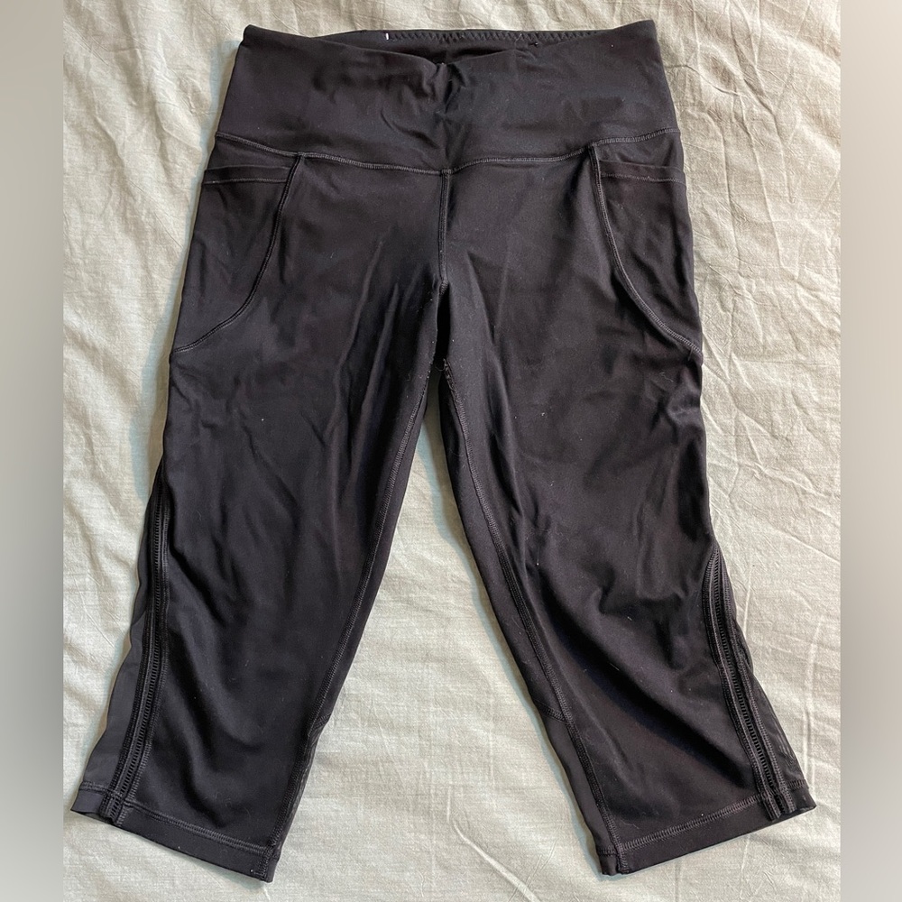 Black Capri Leggings with Pockets and Mesh Detail